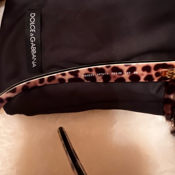 Authentic Leopard Dolce and Gabbana Sunglasses - Picture 8 of 8